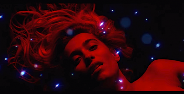 Raksta attēls - Elektroniskās mūzikas duets "Justice" pārsteidz ar viegli erotisku video jaunajai dziesmai (18+)