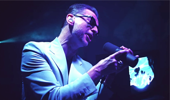 Raksta attēls - VIDEO: "Depeche Mode" ieraksta spēcīgu kaverversiju Deivida Bovija superhitam "Heroes"
