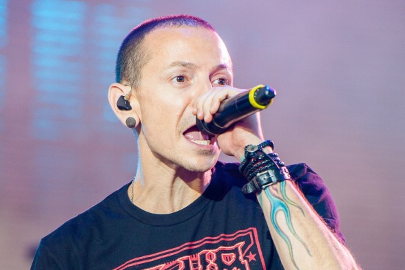 Raksta attēls - "Linkin Park" līderis Česters Beningtons izdarījis pašnāvību