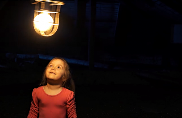 Raksta attēls - VIDEO: Grupa "Bez PVN" atgriežas un prezentē veltījuma dziesmu savai bērnībai. Mīļi!