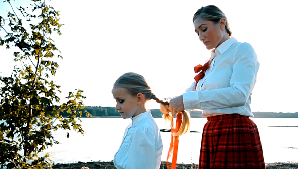 Raksta attēls - VIDEO: Daiļākā Latvijas sieviete ar patriotisku dziedājumu iekaro pasaules skaistuma virsotnes 