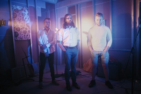 Raksta attēls - Rokmūzikas trio B OPTIMIST izdod albumu „Visur skan” 