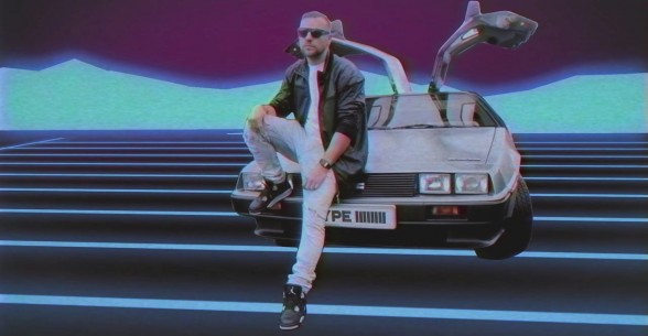 Raksta attēls - Ozols publicē singla SUPERHAIPS videoklipu, kurā skatāma kulta filmas ATPAKAĻ NĀKOTNĒ automašīna