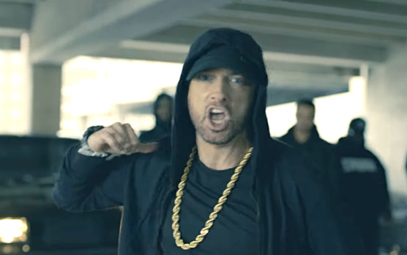 Raksta attēls - VIDEO: Eminems repo par ASV prezidentu Trampu un ne pa jokam viņu "noliek uz lāpstiņām"