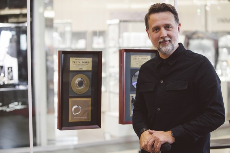 Ieskaties izstādes  "Divdesmitgades populārākie albumi" atklāšanā (FOTO)