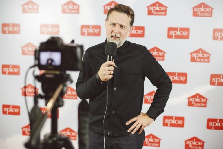 Ieskaties izstādes  "Divdesmitgades populārākie albumi" atklāšanā (FOTO)
