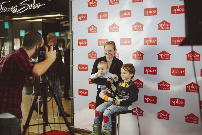 Ieskaties izstādes  "Divdesmitgades populārākie albumi" atklāšanā (FOTO)