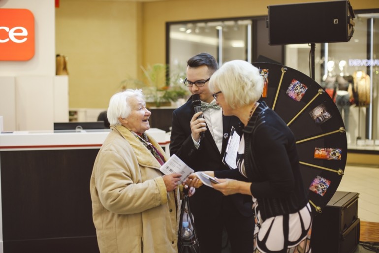 Ieskaties izstādes  "Divdesmitgades populārākie albumi" atklāšanā (FOTO)