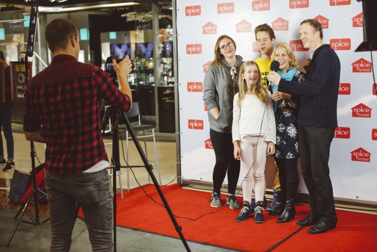 Ieskaties izstādes  "Divdesmitgades populārākie albumi" atklāšanā (FOTO)