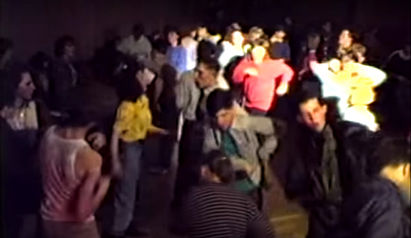 Raksta attēls - VIDEO: Lizuma diskotēkā 1993. gadā cilvēki ballēja un dejoja tā, it kā nebūtu rītdienas. Grūti atraut acis!