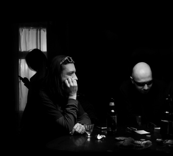 Raksta attēls - Noklausies "Kafija & Mafija" jauno dziesmu "Kvēldiegs"