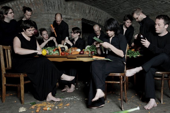Raksta attēls - Var arī šādi! The Vegetable Orchestra mūzikas instrumentu vietā izmanto dārzeņus