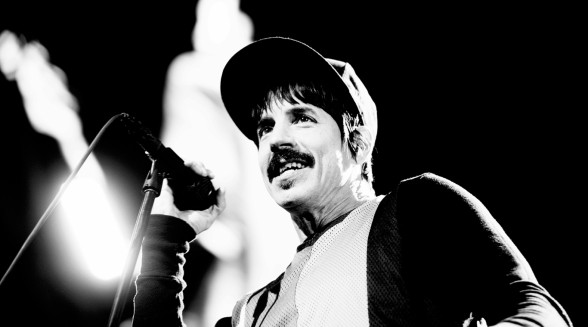 Raksta attēls - “Red Hot Chili Peppers” koncerts Lucavsalā pulcē 30 000 skatītājus