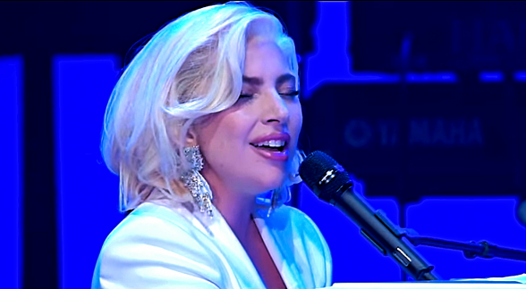 Raksta attēls - VIDEO: Lady Gaga emocionālā uzruna un priekšnesums liks arī tev piecelties kājās un aplaudēt. Spēcīgi! 