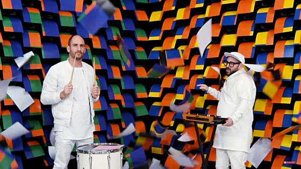 Raksta attēls - VIDEO: Ar 567 printeriem un kaudzi papīra "OK Go" rada video, kāds vēl līdz šim nav redzēts