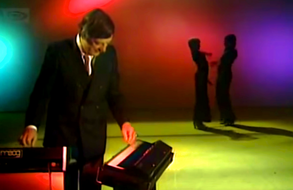 Raksta attēls - ZELTA ARHĪVS: Maestro Raimonds Pauls iegriež karstāko diskotēku! 