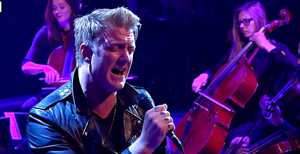Raksta attēls - VIDEO: Queens of the Stone Age ģitāras nomaina pret stīgu kvartetu, un rezultāts ir brīnišķīgs