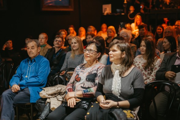 Raksta attēls - FOTO: Dokumentālās filmas "Septiņdesmitie. Spožums un posts" pirmizrāde