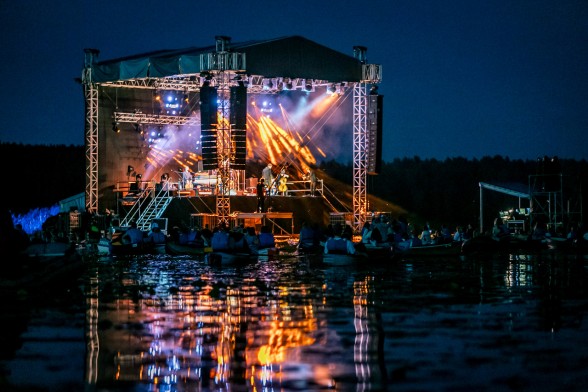 Raksta attēls - Jau otro gadu Juglas ezerā norisināsies Baltijā vienīgais starpžanru festivāls “Laivā”