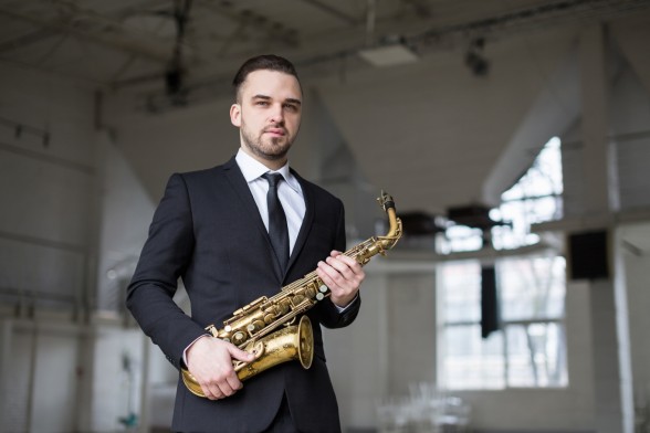 Raksta attēls - Saksofonists Toms Rudzinskis uzsāk džeza koncertu sezonu jaunajā “Pashkevich Jazz Club”