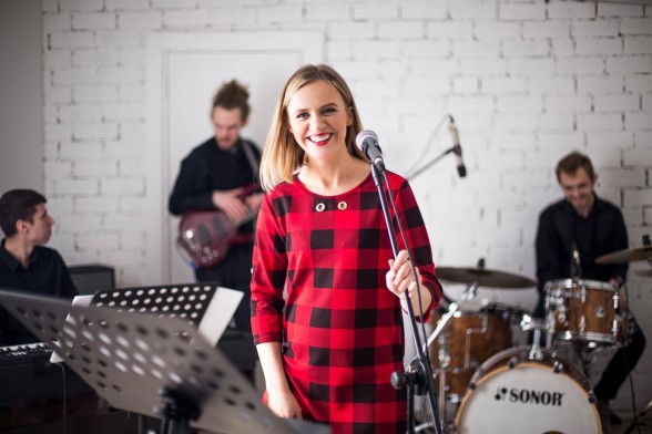 Raksta attēls - Dārta Damlica piedāvā jaunu singlu "Par mums"