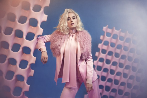 Raksta attēls - Keitija Perija jaunajā singlā “Chained to the Rhythm”, vai labi apzināmies realitāti?