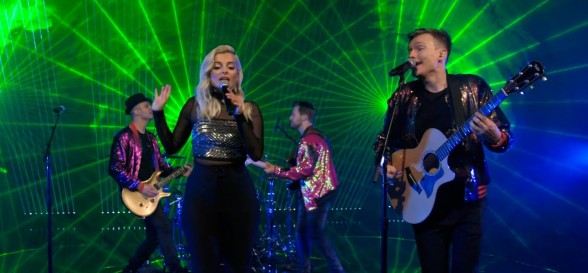 Raksta attēls - VIDEO: Double Faced Eels uzvar Losandželosas šovā "Best.Cover.Ever" un uzstājas ar slaveno Bībiju Reksu