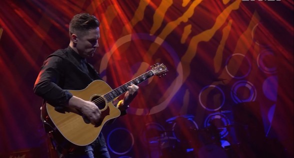 Raksta attēls - 10 muzikāli veidi, kā iepazīties ar virtuozo ģitāristu Mārci Auziņu (VIDEO)