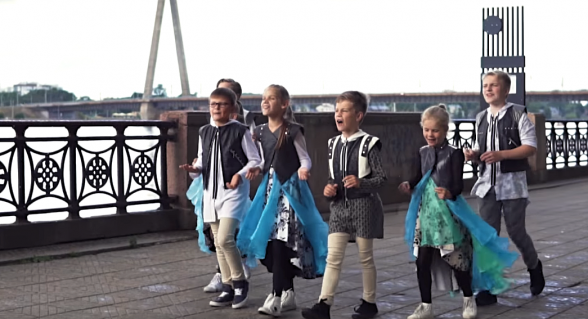 Raksta attēls - VIDEO: Bērnu ansamblim “Dzeguzīte” jauns videoklips “Daudz laimes, Latvija!” 