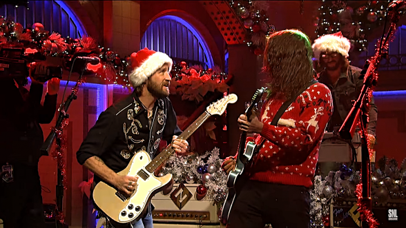 Raksta attēls - VIDEO: Šis popūrijs ar Ziemassvētku dziesmām "Foo Fighters" izpildījumā ir lielisks!