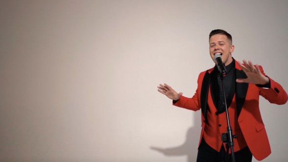 Raksta attēls - Dziedātājs Aivo Oskis izdod populāras dziesmas kaverversiju