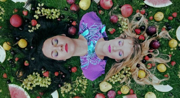 Raksta attēls - Marta Ritova un Kristīne Pāže atkal satiekas dziesmā “Meloņu ziepes” (Video)