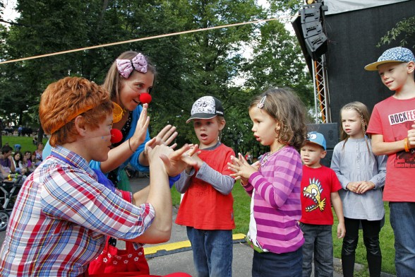 Raksta attēls - Kārlis Kazāks, Viņa, Valters Frīdenbergs un citi populāri mūziķi iepriecinās bērnus Daktera Klauna jubilejā